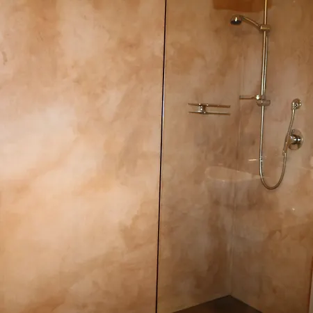 Neapolis Life ゲストハウス 4*