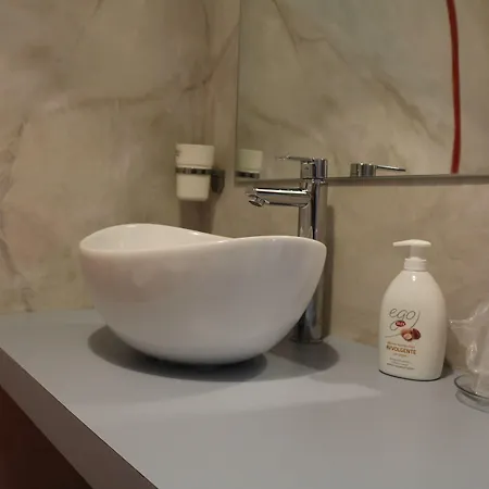 Neapolis Life ゲストハウス 4*