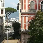 Neapolis Life ゲストハウス ナポリ